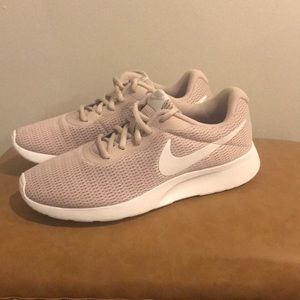 Nike running shoes sz 7